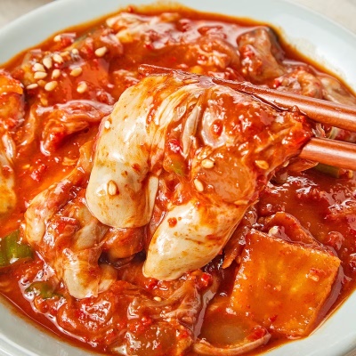 싱싱한 통영굴로 맛있게 버무린 탱글탱글한 생굴무침