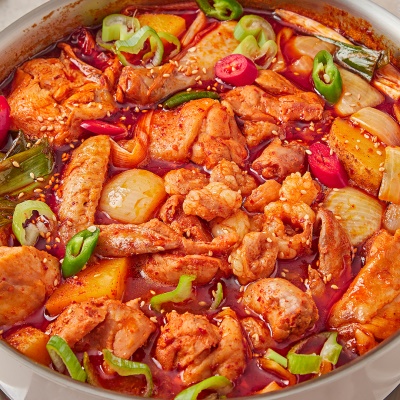 독보적인 맛! 소곱창, 소대창을 넣어 먹는 춘천 원조 맛집 맵칼한 곱도리탕 (2인분)