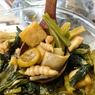 수제로 만든 궁채 모둠 장아찌