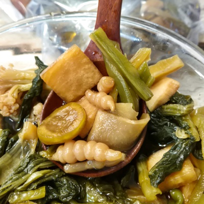 수제로 만든 궁채 모둠 장아찌