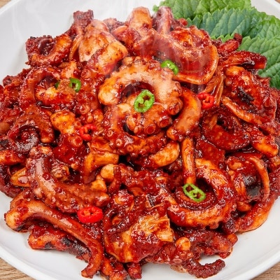 비법 소스로 만든 탱글탱글한 매콤 낙지볶음 