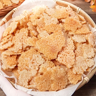 전통 황동판에서 구운 못난이 누룽지 구수한 쌀과자