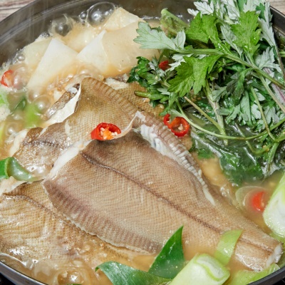 봄에 꼭 먹어야 하는 제철 알배기 도다리 쑥국