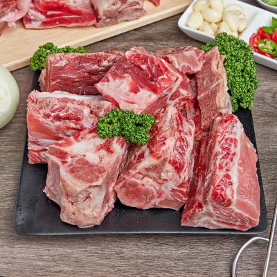 살코기 가득한 국내산 한돈 등뼈 돼지 등뼈 3kg