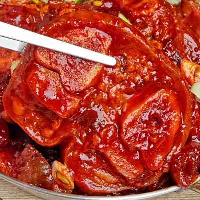 매콤-쫄깃 입맛 돋구는 국내산 한우 매콤 우족찜