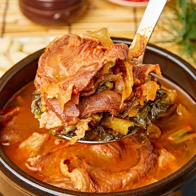 가마솥으로 끓여낸 전통비법! 얼큰 소고기 국밥