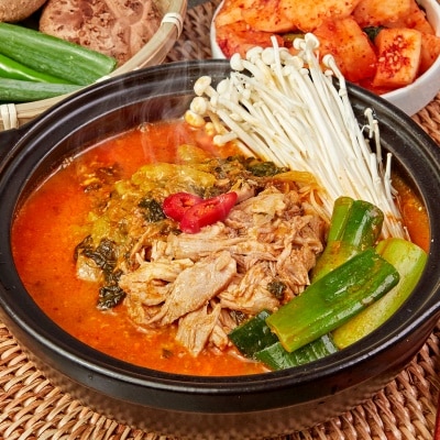 고기 듬뿍! 뼈없는 순살 감자탕 600g*4팩 8인분