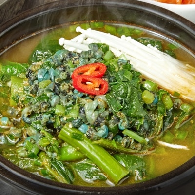 몸을 해독하는 건강한 보양식 아욱 다슬기 해장국