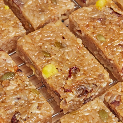 식사대용! 촉촉 쫀득 견과류 듬뿍넣은 간편 약식 약밥