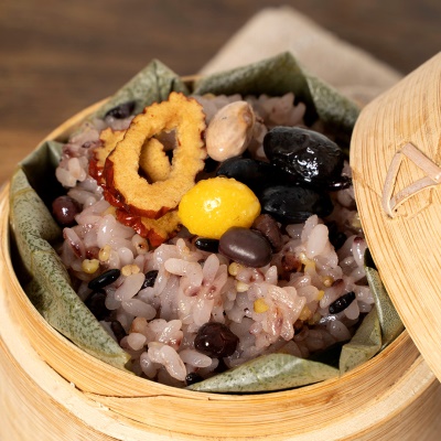 12가지 국산 재료가 듬뿍! 연잎 향 가득한 영양 오곡 연잎밥 10팩