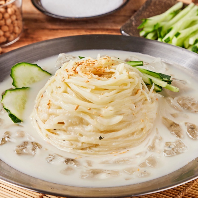 [특가할인] 옛 방식 그대로 맷돌로 갈아 만든 진한 구수한 맛 콩물 콩국수