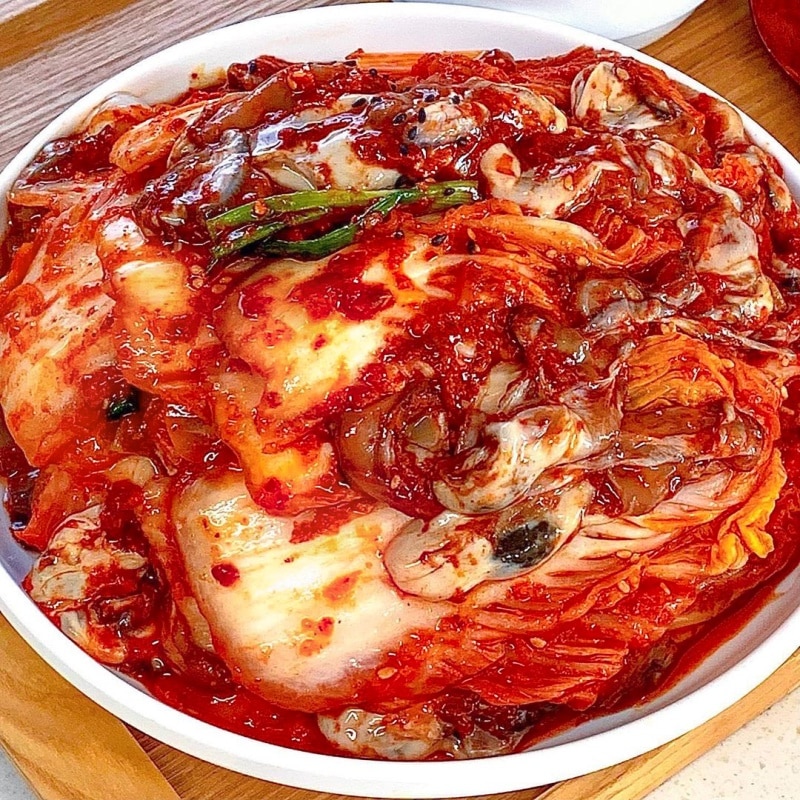 [특가할인] 싱싱한 통영 생굴을 듬뿍 넣어 감칠맛 끝내주는 생굴 겉절이 1kg